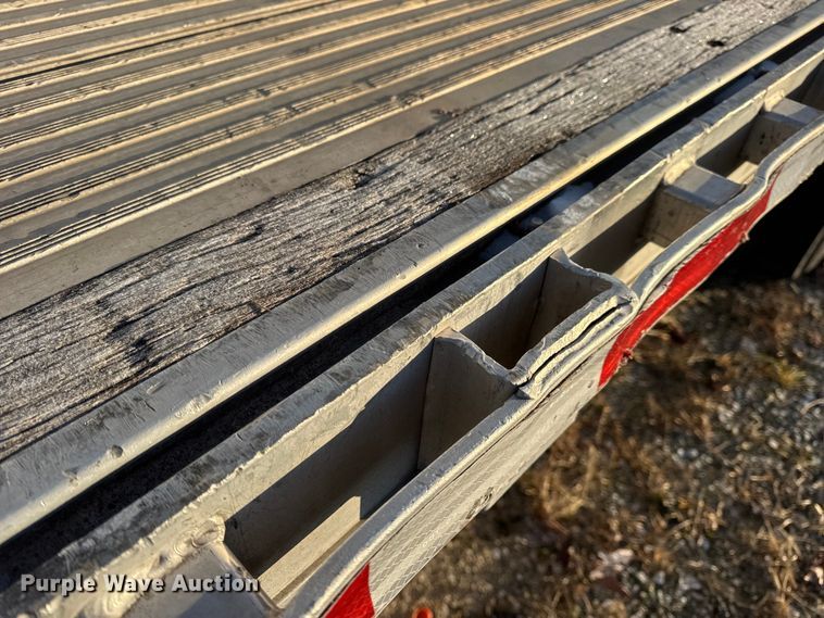 image for item EN0818 2006 Reitnouer MaxMiser flatbed trailer