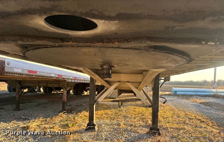 image for item EN0818 2006 Reitnouer MaxMiser flatbed trailer