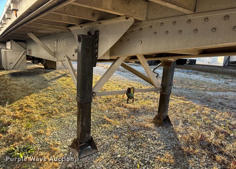 image for item EN0818 2006 Reitnouer MaxMiser flatbed trailer