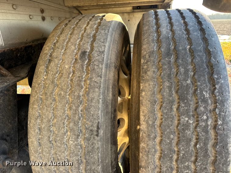 image for item EN0818 2006 Reitnouer MaxMiser flatbed trailer