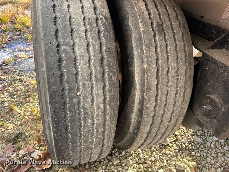 image for item EN0818 2006 Reitnouer MaxMiser flatbed trailer