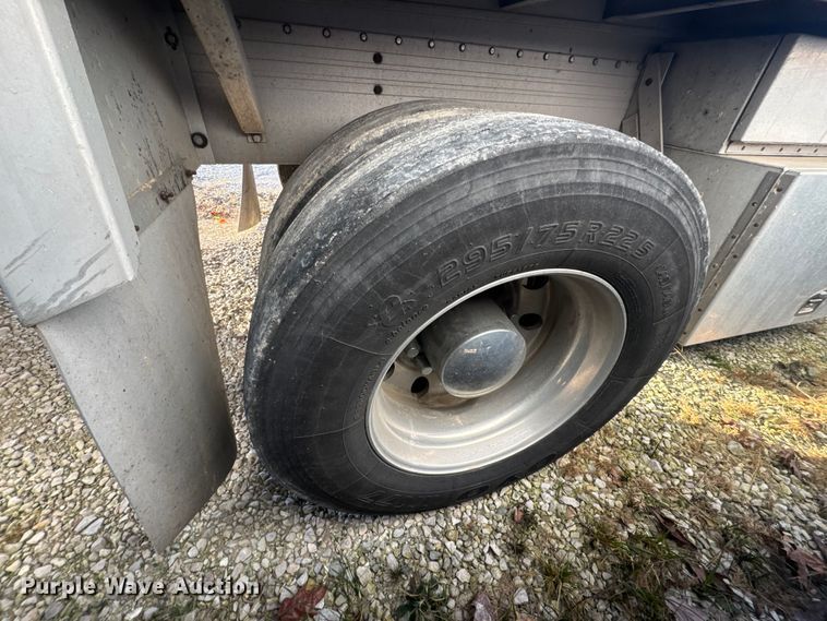 image for item EN0818 2006 Reitnouer MaxMiser flatbed trailer