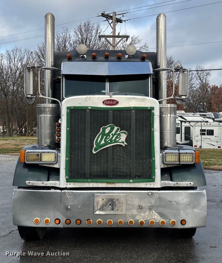 image for item EN5935 2005 Peterbilt 379 semi truck