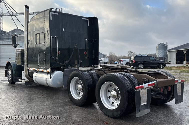 image for item EN5935 2005 Peterbilt 379 semi truck