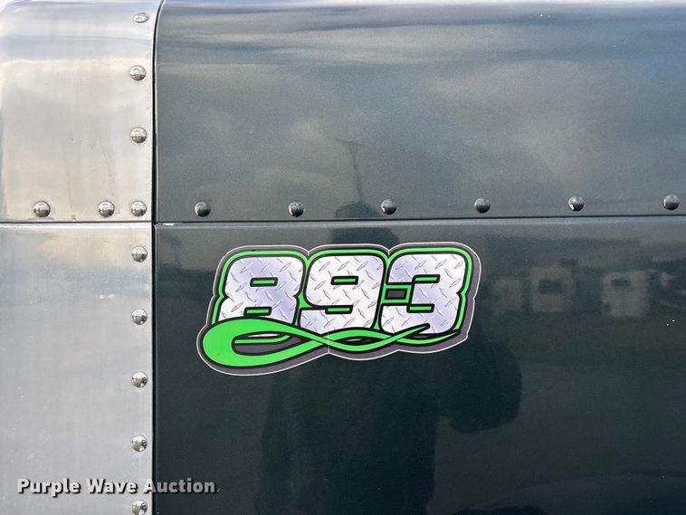 image for item EN5935 2005 Peterbilt 379 semi truck