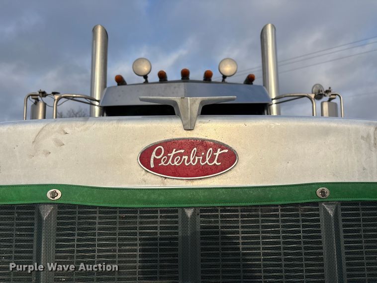 image for item EN5935 2005 Peterbilt 379 semi truck