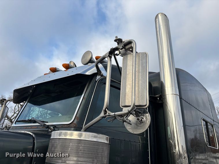 image for item EN5935 2005 Peterbilt 379 semi truck