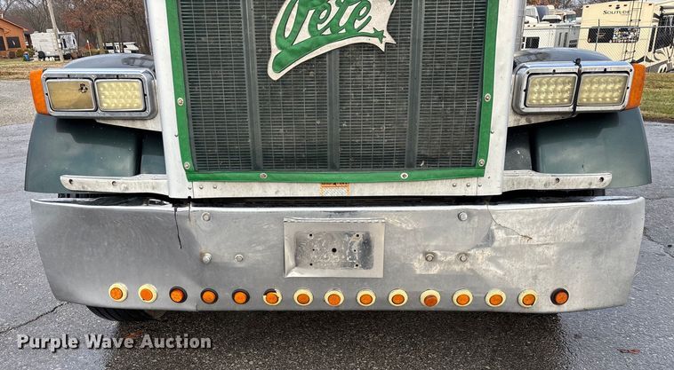 image for item EN5935 2005 Peterbilt 379 semi truck