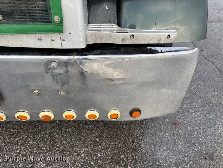 image for item EN5935 2005 Peterbilt 379 semi truck