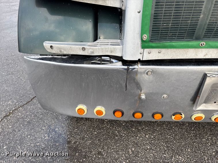 image for item EN5935 2005 Peterbilt 379 semi truck