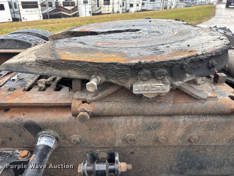 image for item EN5935 2005 Peterbilt 379 semi truck