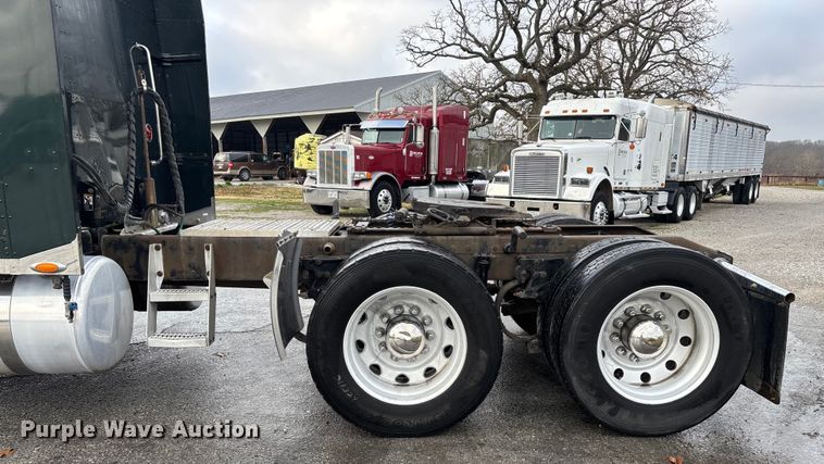 image for item EN5935 2005 Peterbilt 379 semi truck