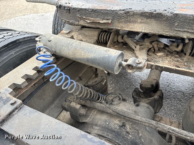 image for item EN5935 2005 Peterbilt 379 semi truck