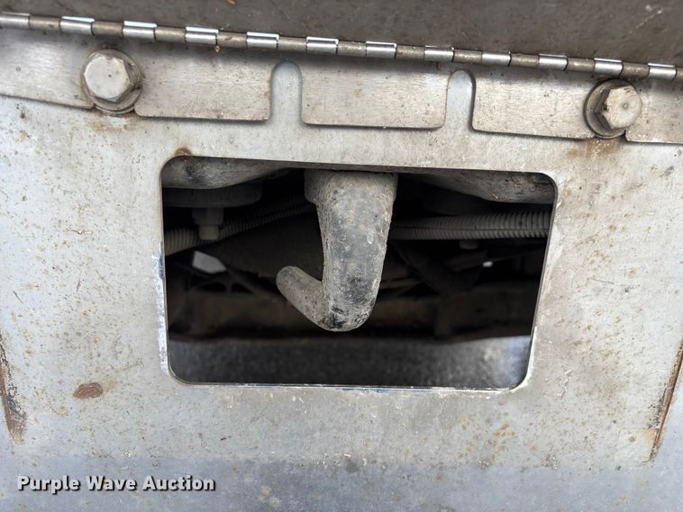 image for item EN5935 2005 Peterbilt 379 semi truck