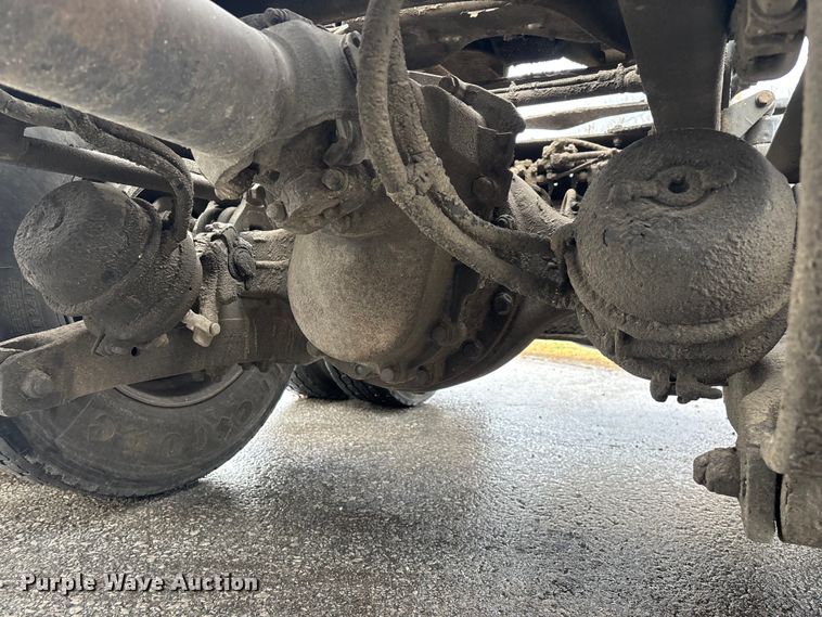 image for item EN5935 2005 Peterbilt 379 semi truck