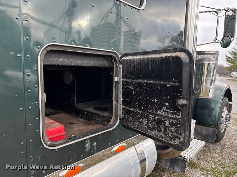 image for item EN5935 2005 Peterbilt 379 semi truck
