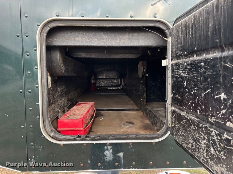 image for item EN5935 2005 Peterbilt 379 semi truck