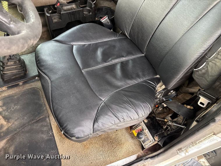 image for item EN5935 2005 Peterbilt 379 semi truck