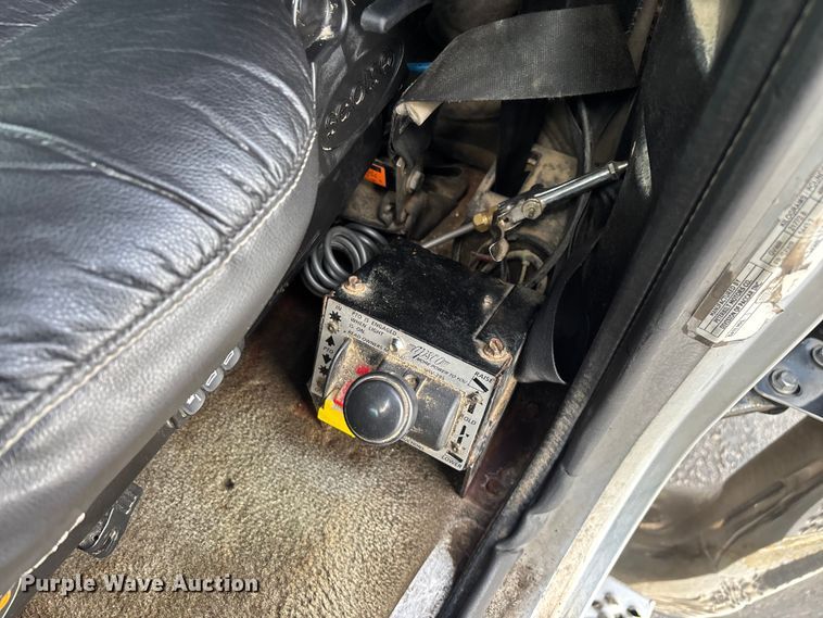 image for item EN5935 2005 Peterbilt 379 semi truck