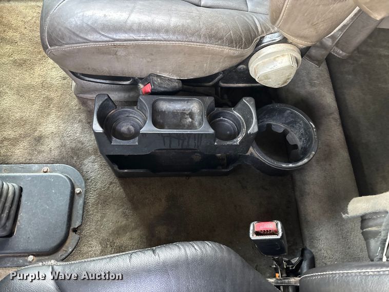 image for item EN5935 2005 Peterbilt 379 semi truck