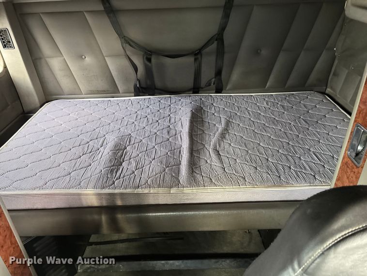 image for item EN5935 2005 Peterbilt 379 semi truck