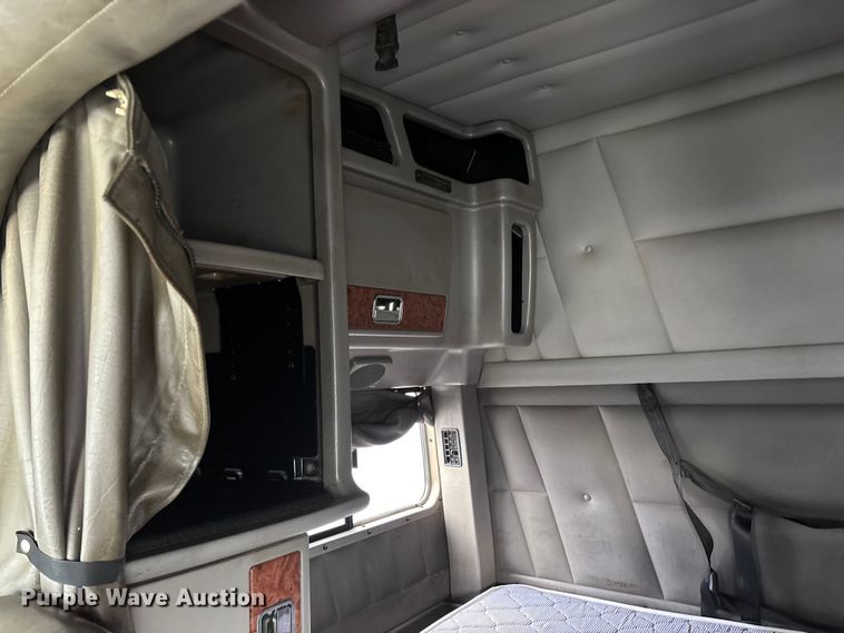 image for item EN5935 2005 Peterbilt 379 semi truck