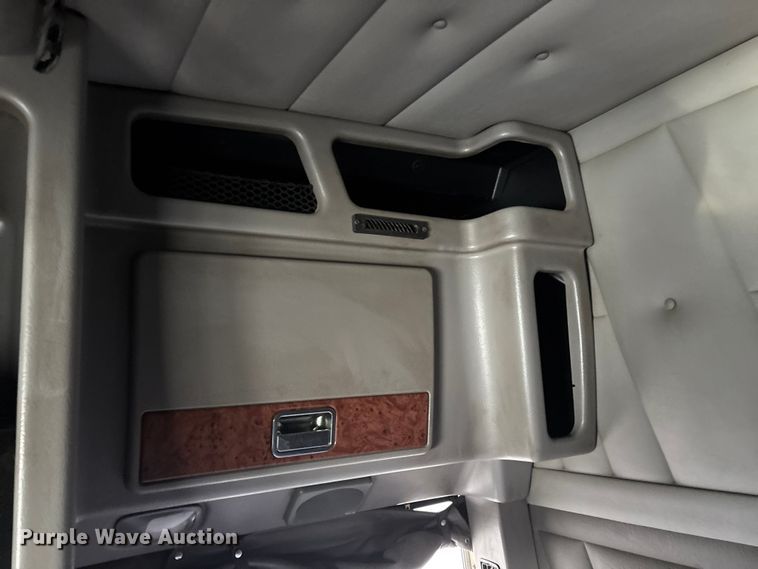 image for item EN5935 2005 Peterbilt 379 semi truck