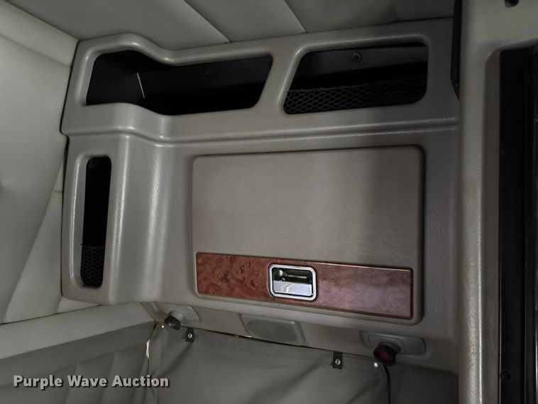 image for item EN5935 2005 Peterbilt 379 semi truck