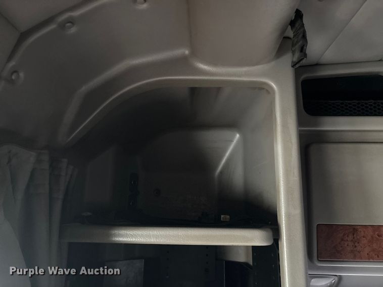 image for item EN5935 2005 Peterbilt 379 semi truck