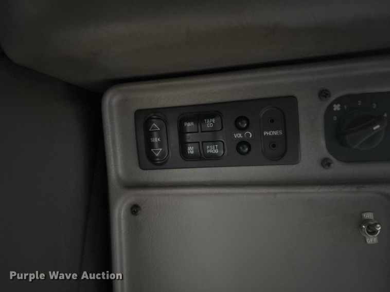 image for item EN5935 2005 Peterbilt 379 semi truck