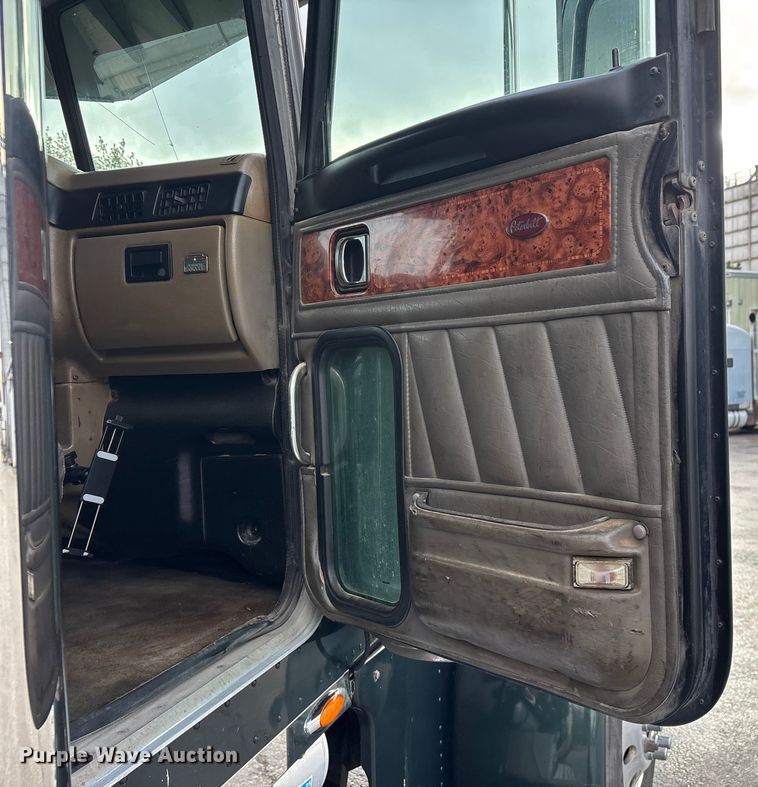 image for item EN5935 2005 Peterbilt 379 semi truck