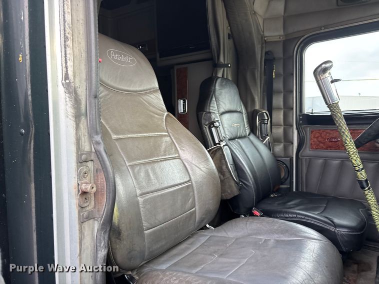 image for item EN5935 2005 Peterbilt 379 semi truck