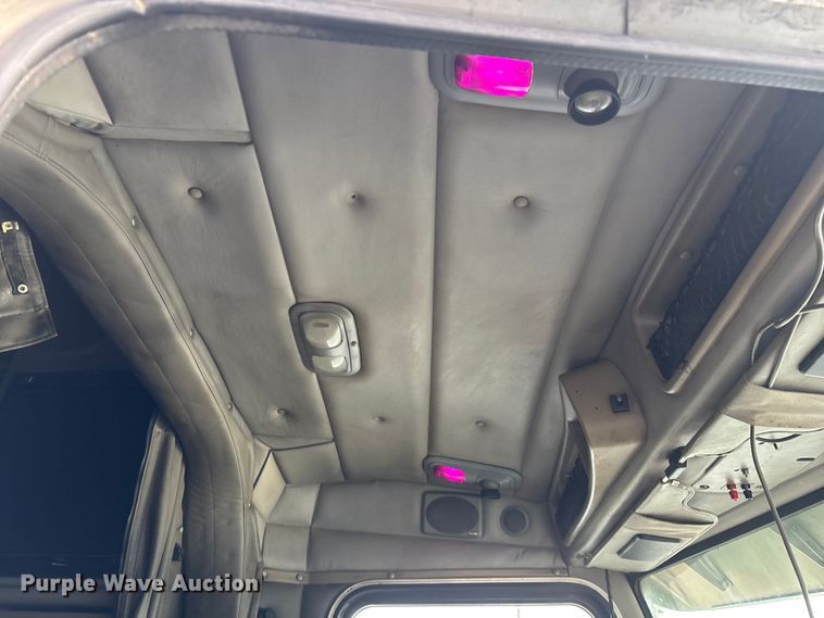 image for item EN5935 2005 Peterbilt 379 semi truck