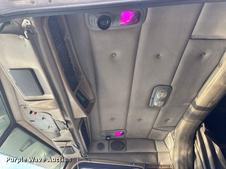 image for item EN5935 2005 Peterbilt 379 semi truck