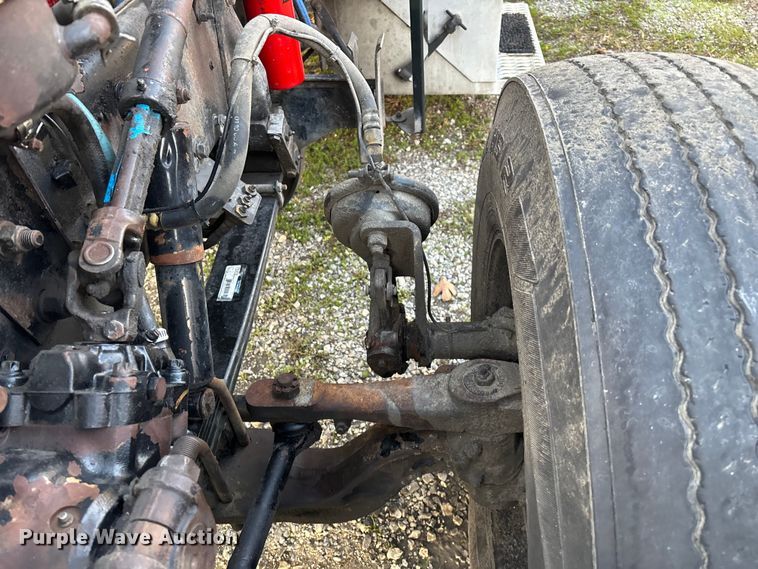 image for item EN5935 2005 Peterbilt 379 semi truck