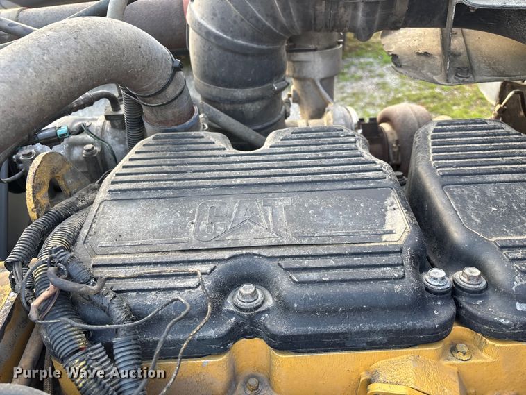 image for item EN5935 2005 Peterbilt 379 semi truck