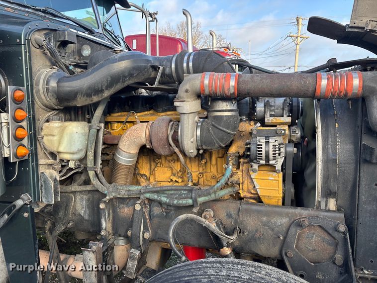 image for item EN5935 2005 Peterbilt 379 semi truck