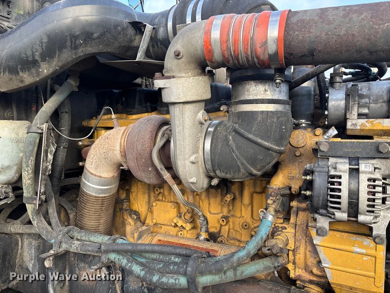 image for item EN5935 2005 Peterbilt 379 semi truck