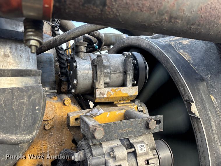 image for item EN5935 2005 Peterbilt 379 semi truck