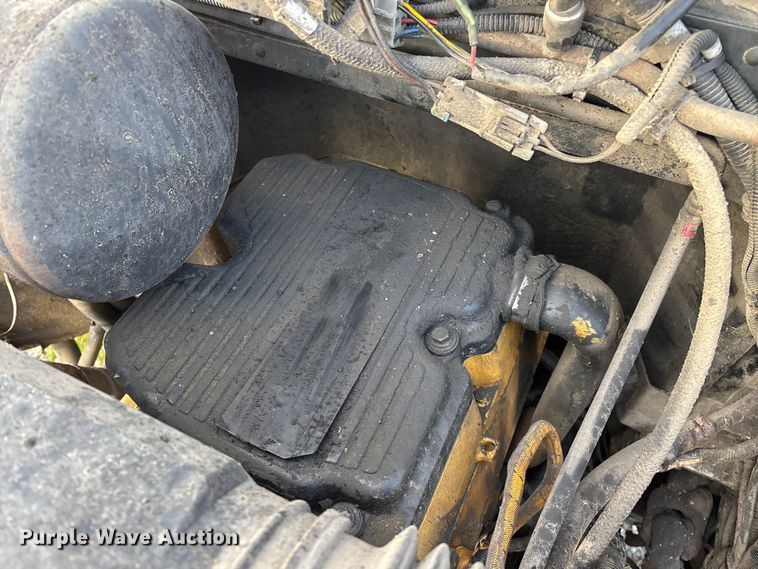 image for item EN5935 2005 Peterbilt 379 semi truck