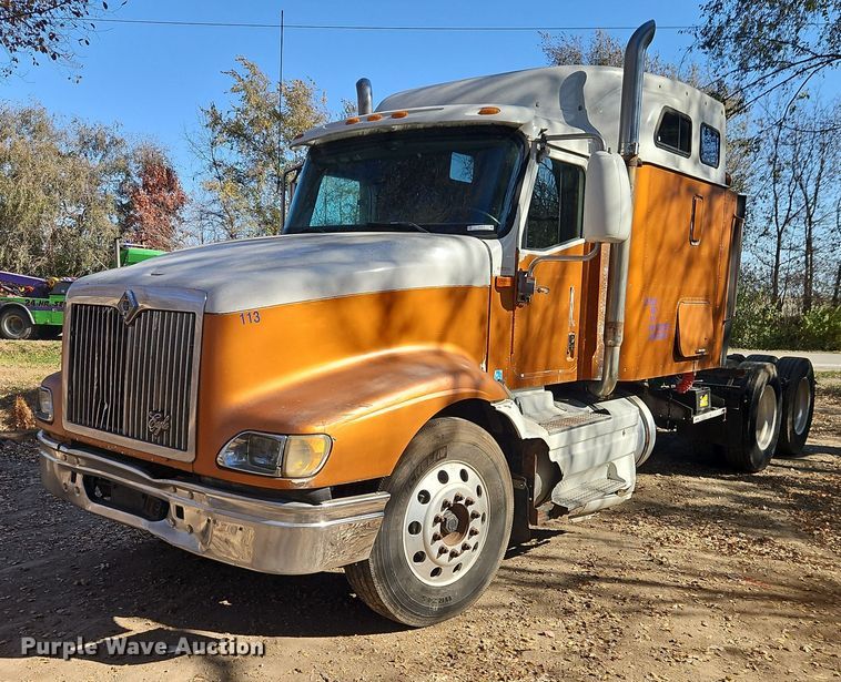 image for item EO4818 2000 International 9400i semi truck