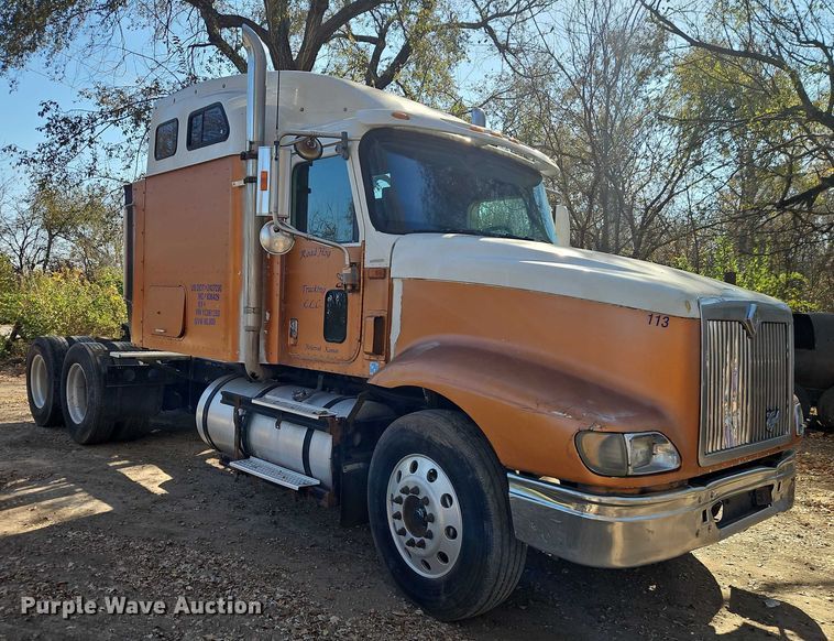 image for item EO4818 2000 International 9400i semi truck