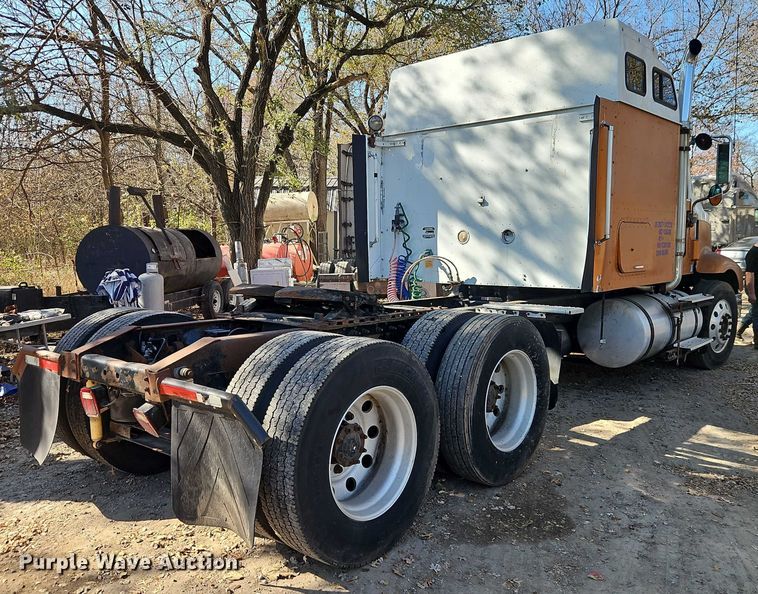 image for item EO4818 2000 International 9400i semi truck