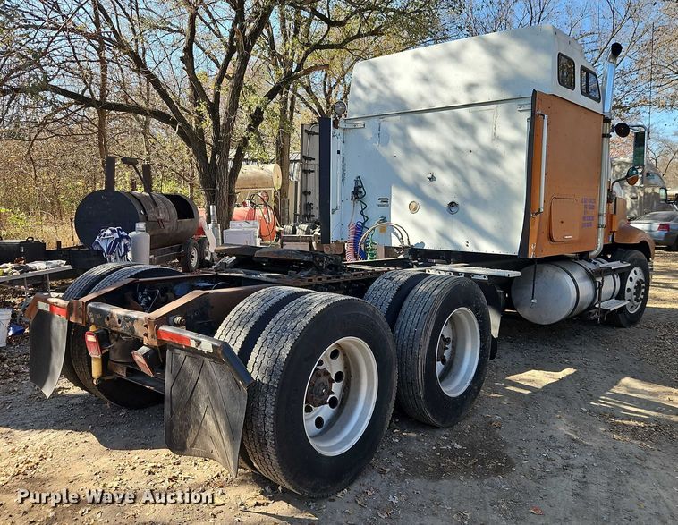 image for item EO4818 2000 International 9400i semi truck