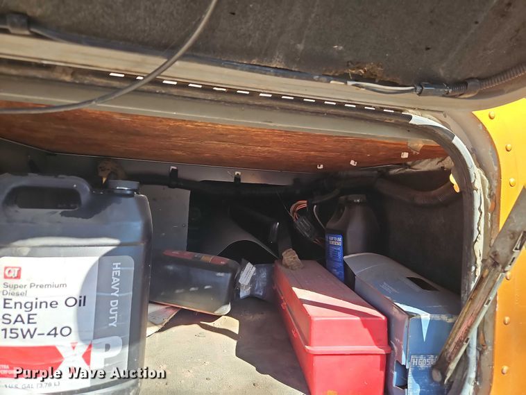 image for item EO4818 2000 International 9400i semi truck