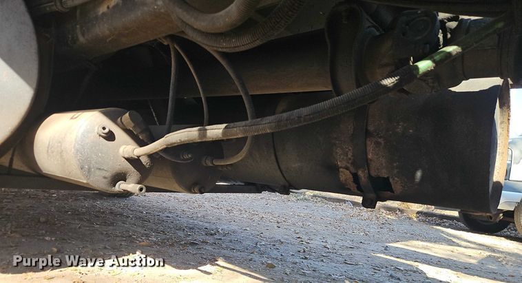 image for item EO4818 2000 International 9400i semi truck