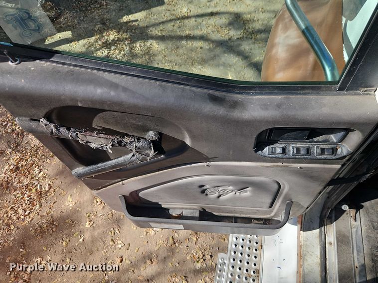 image for item EO4818 2000 International 9400i semi truck