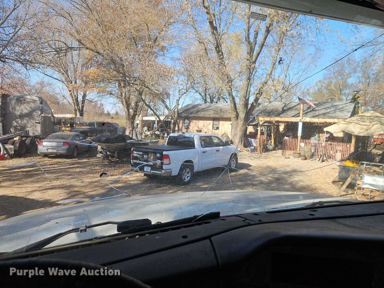 image for item EO4818 2000 International 9400i semi truck