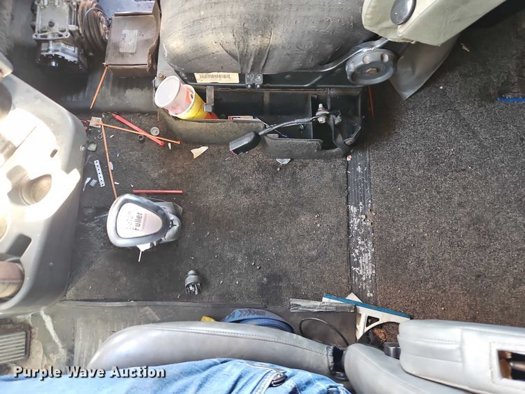 image for item EO4818 2000 International 9400i semi truck