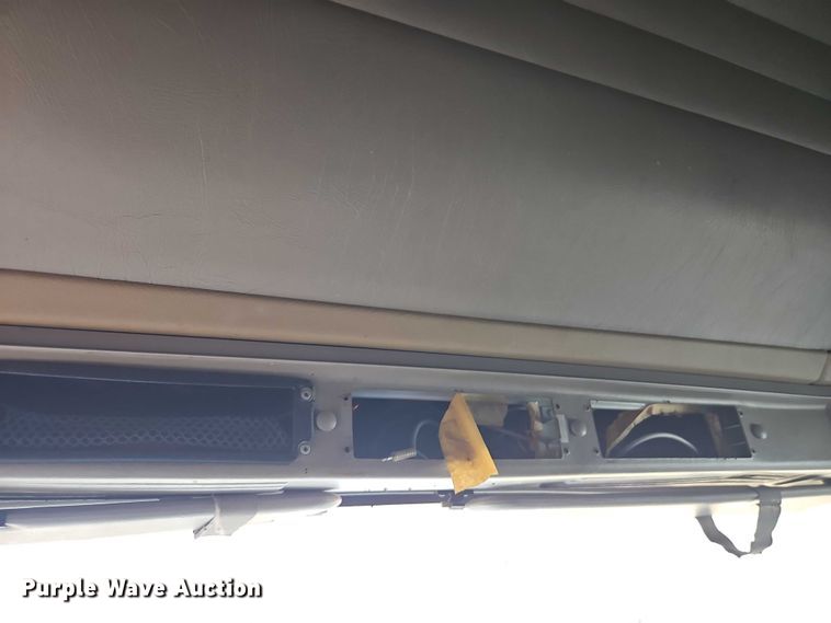 image for item EO4818 2000 International 9400i semi truck